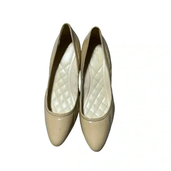 Cole Haan‎ Patent Leather Wedge 7.5 Heels Tan Naked Dressing Nude Neutral Office - Picture 2 of 9